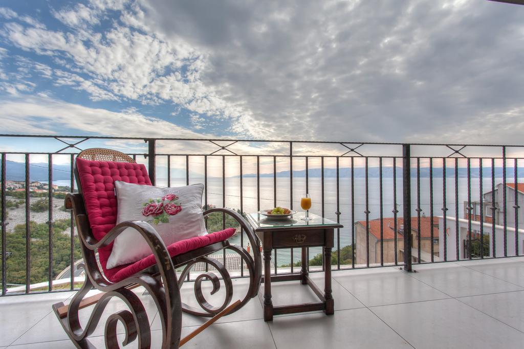 Apartments Villa Manda Novi Vinodolski Exterior foto